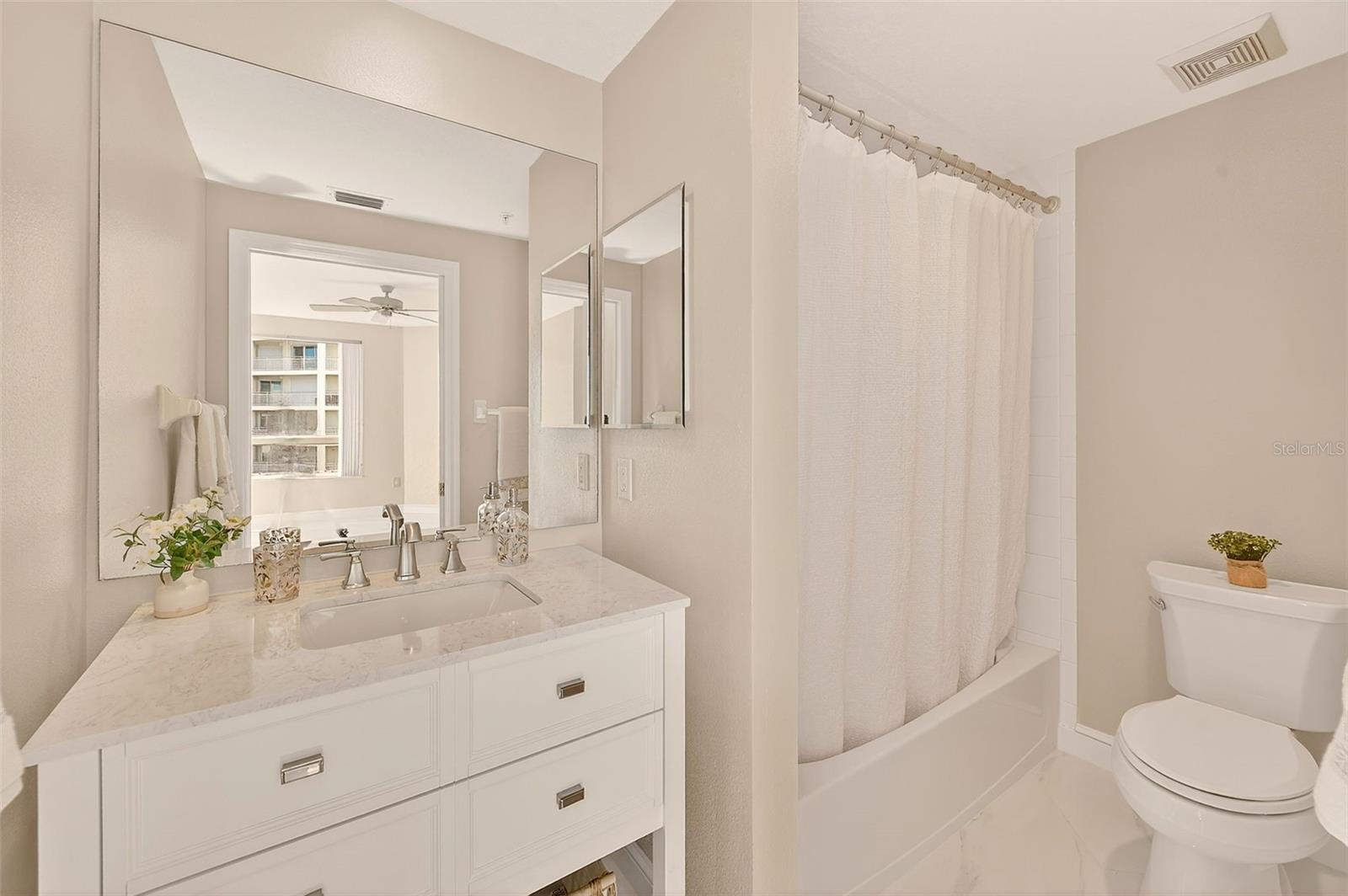 Image 35 of 62 For 1170 Gulf Boulevard 501