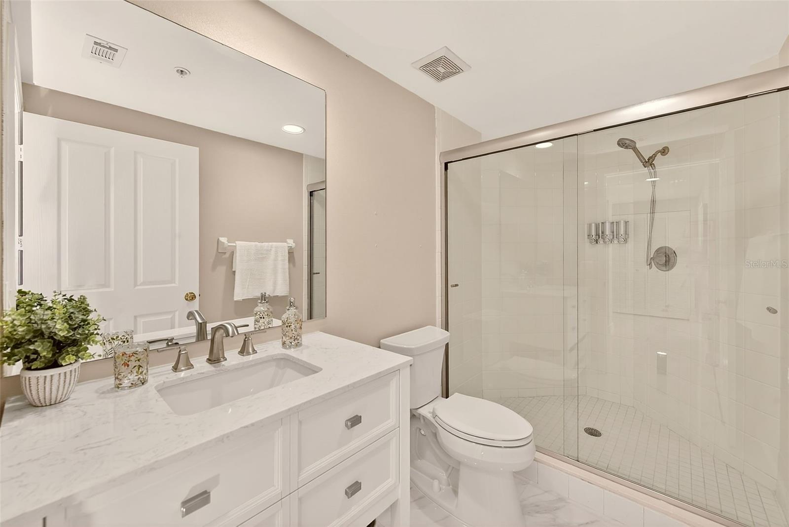 Image 38 of 62 For 1170 Gulf Boulevard 501