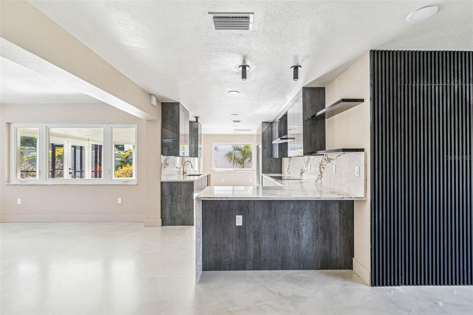 Image 14 of 82 For 3197 Walnut Street Ne