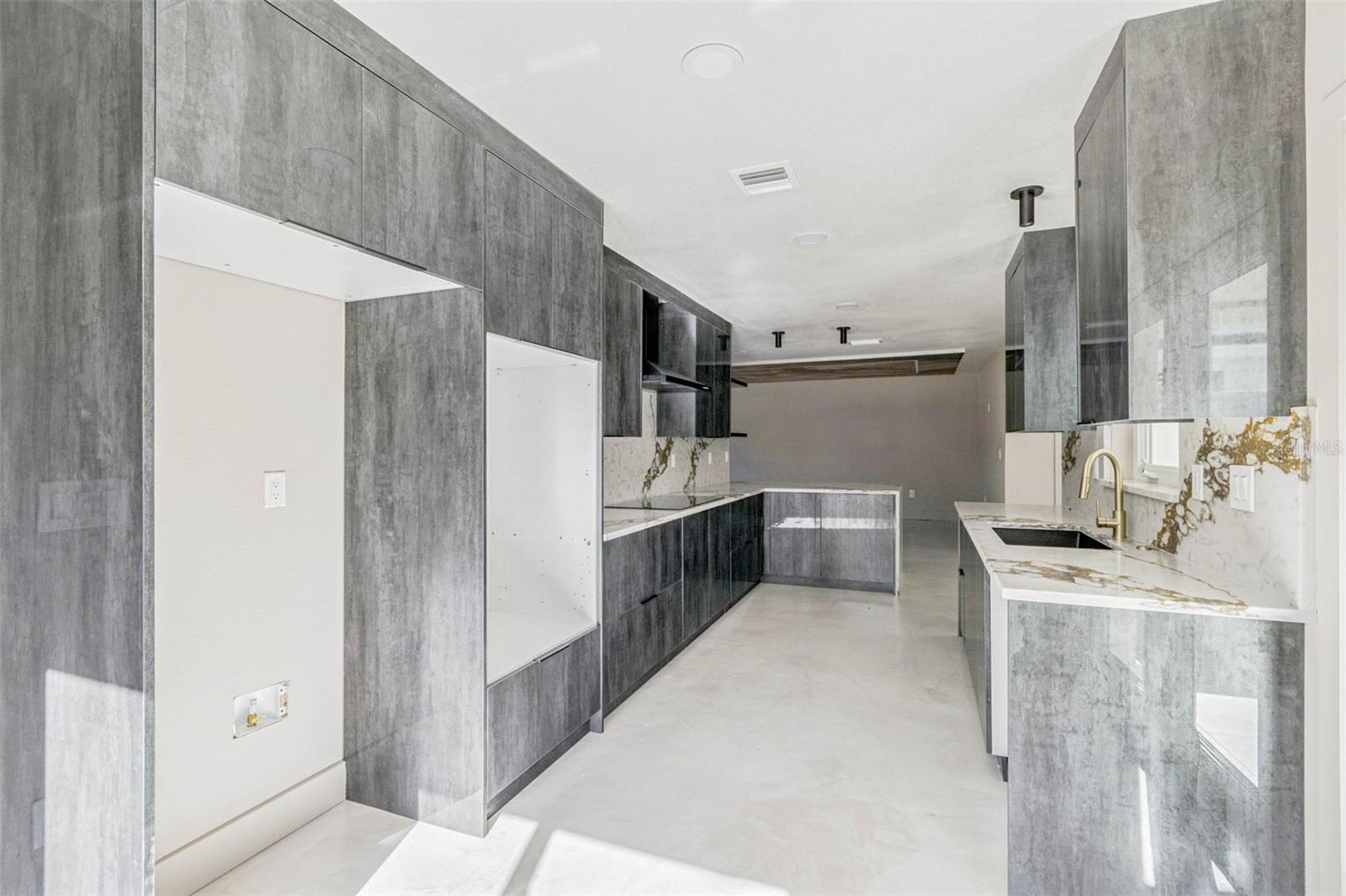 Image 22 of 82 For 3197 Walnut Street Ne