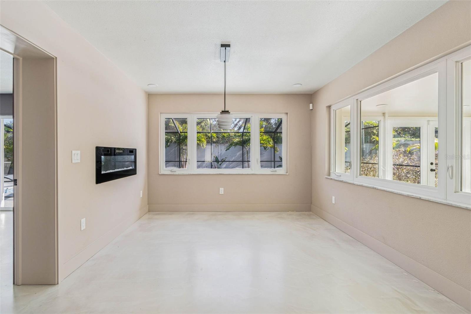 Image 24 of 82 For 3197 Walnut Street Ne