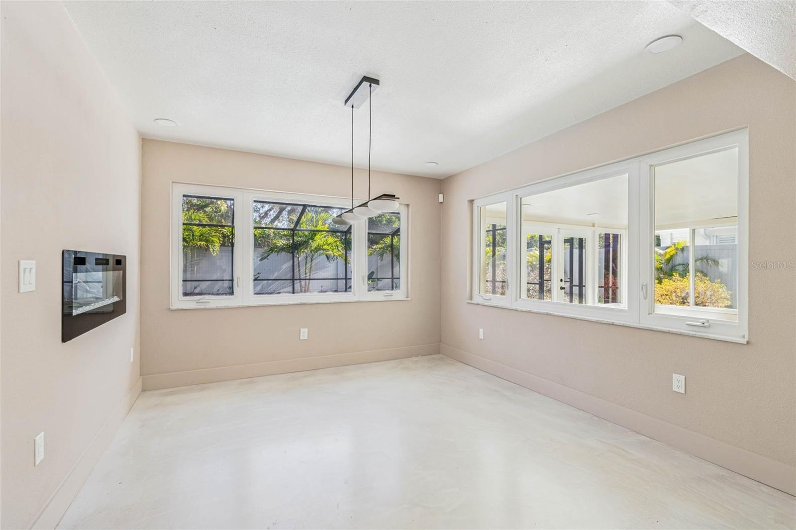 Image 25 of 82 For 3197 Walnut Street Ne