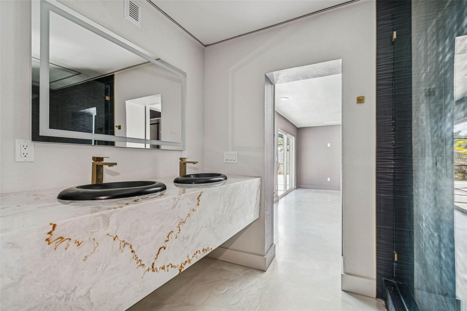 Image 36 of 82 For 3197 Walnut Street Ne