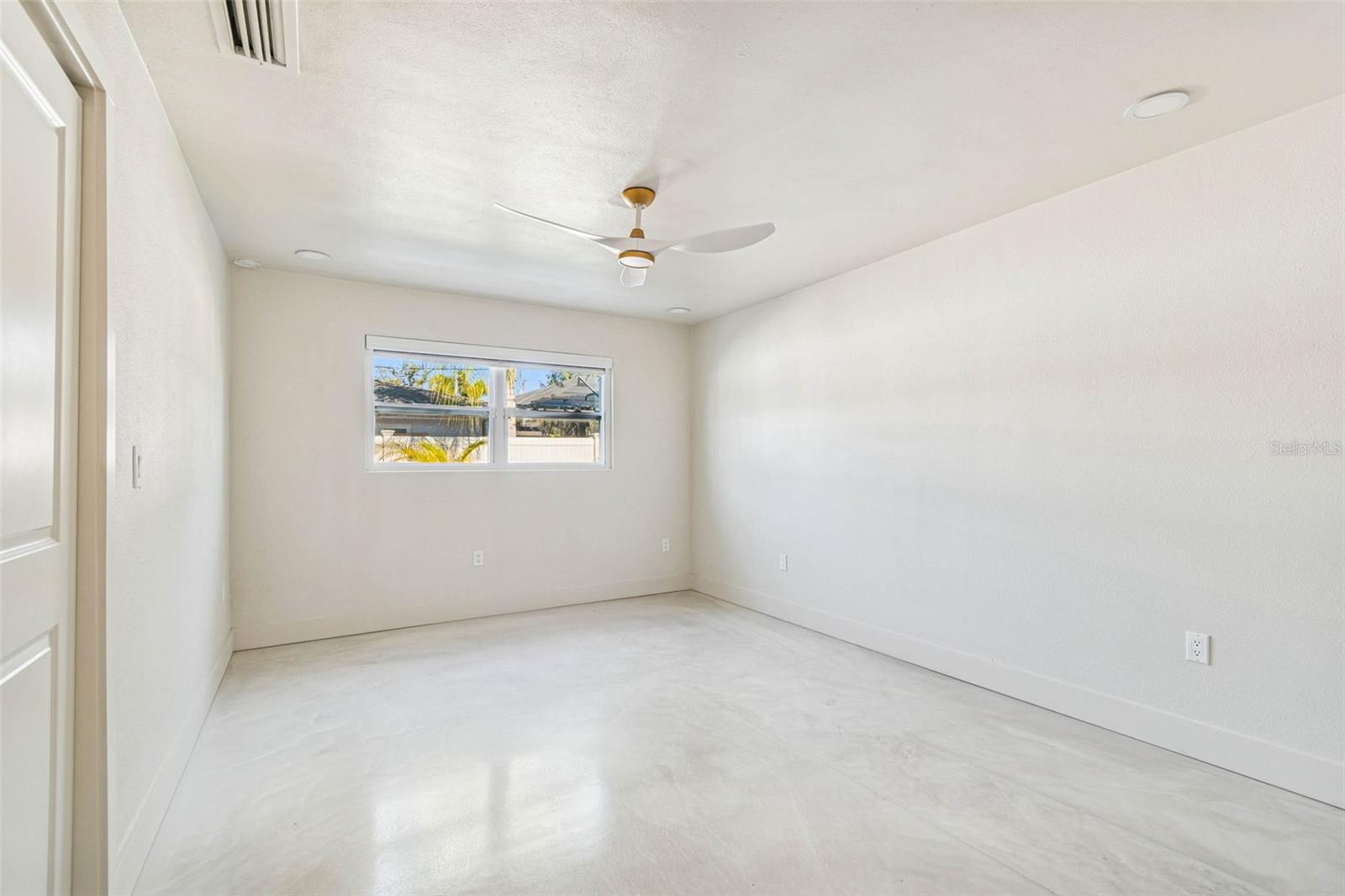 Image 39 of 82 For 3197 Walnut Street Ne