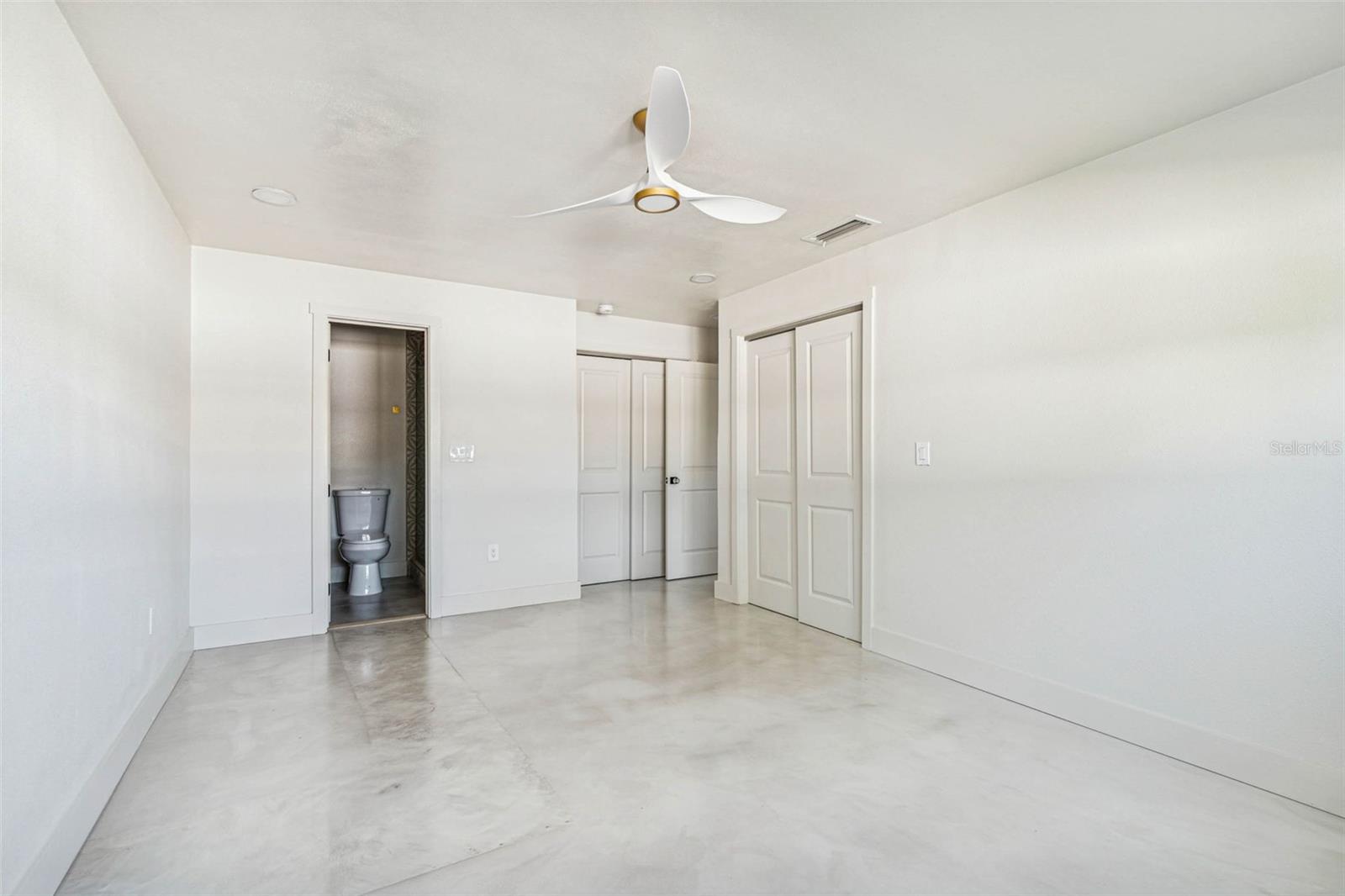 Image 41 of 82 For 3197 Walnut Street Ne