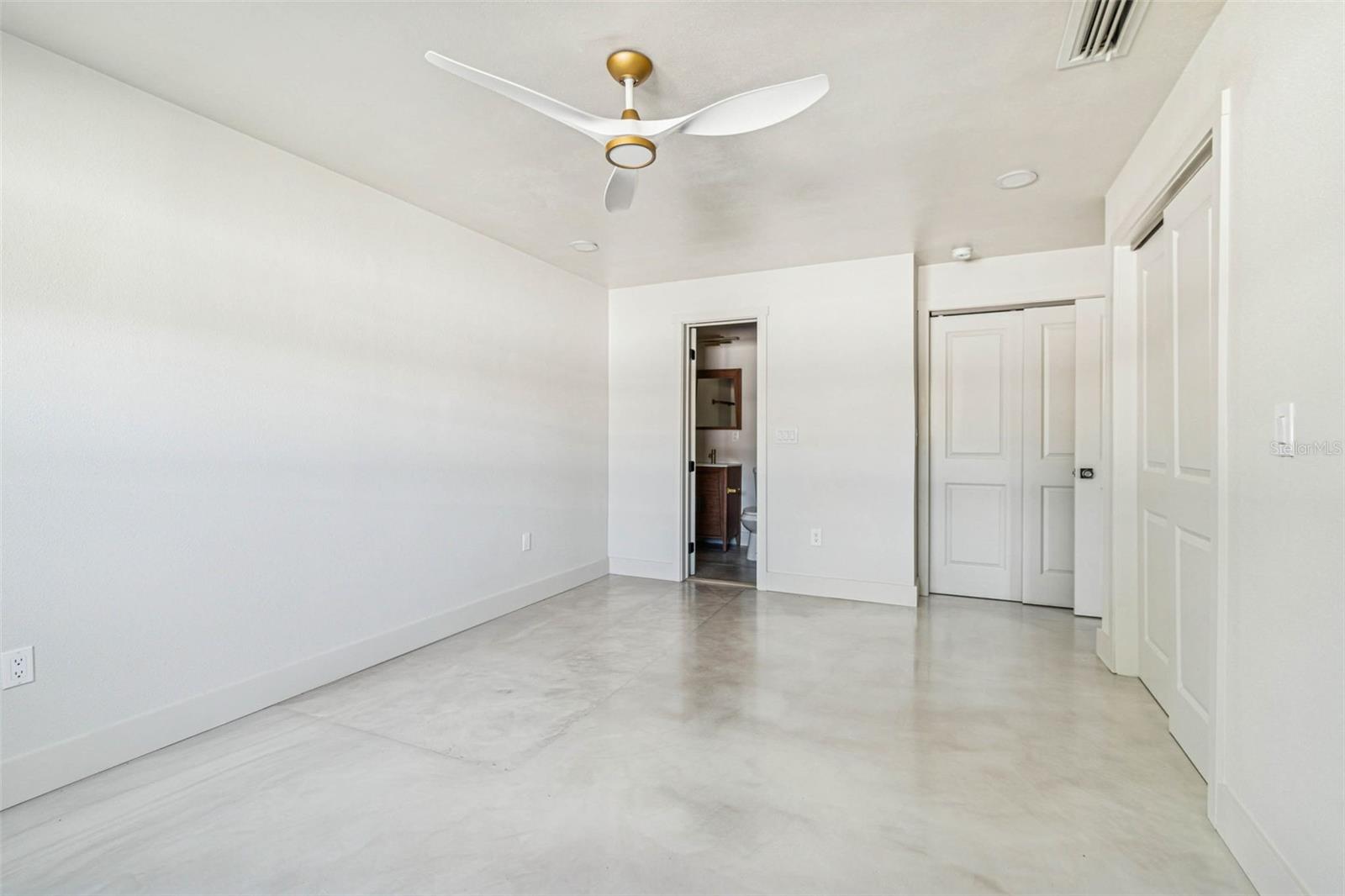 Image 42 of 82 For 3197 Walnut Street Ne