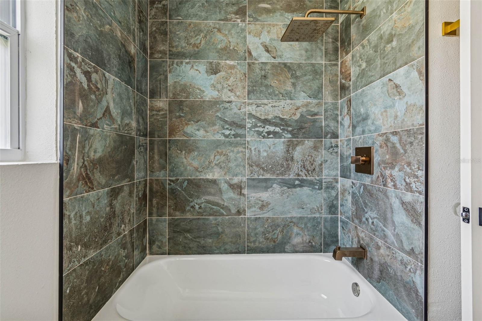 Image 44 of 82 For 3197 Walnut Street Ne