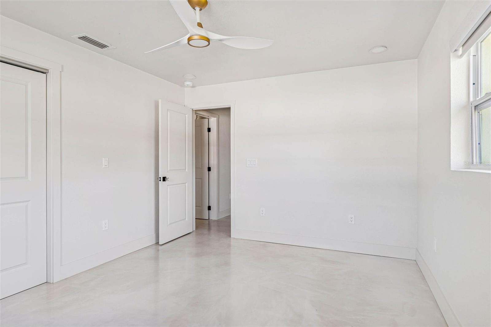 Image 47 of 82 For 3197 Walnut Street Ne