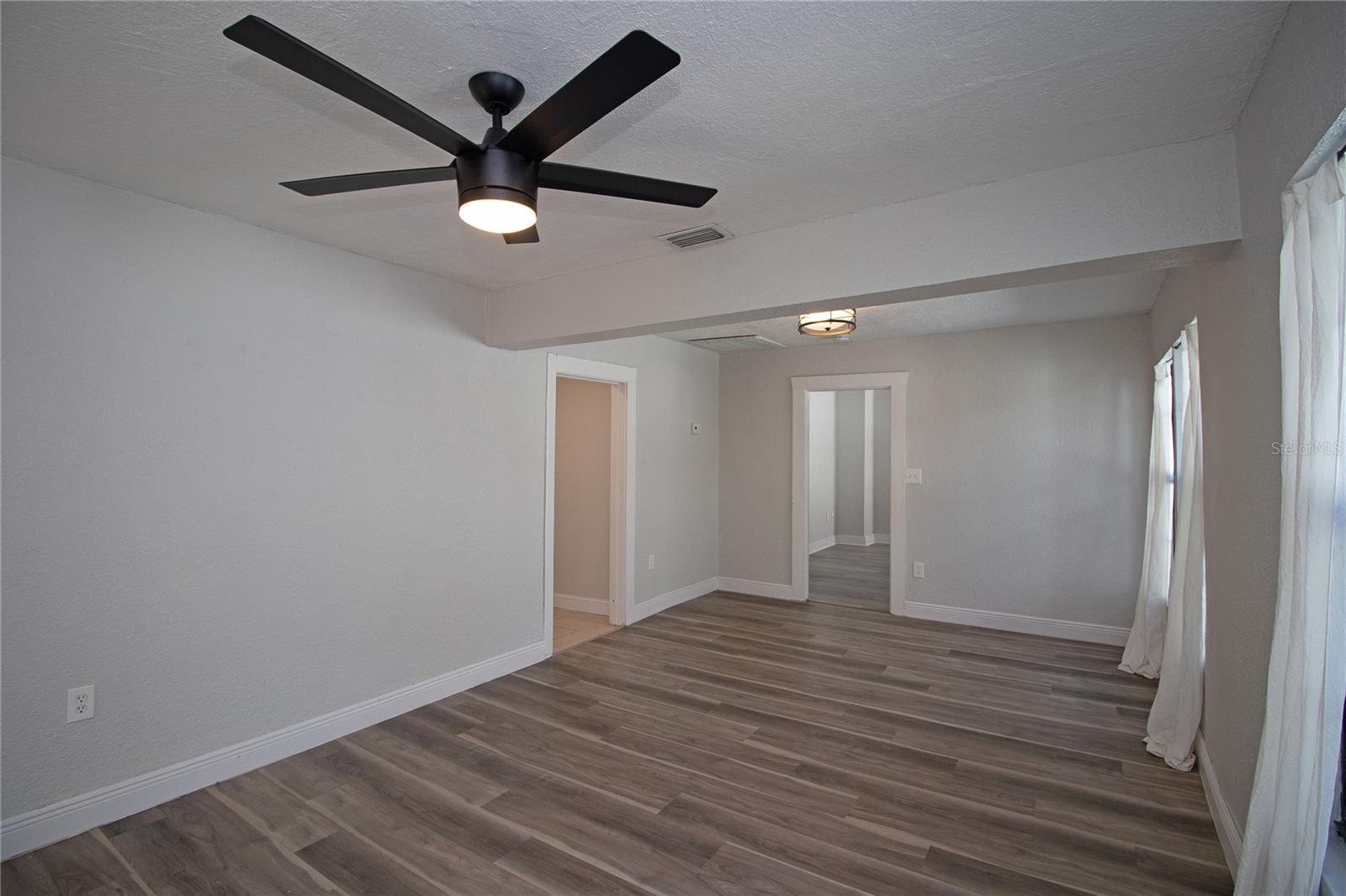 Image 11 of 38 For 2425 Auburn Street S