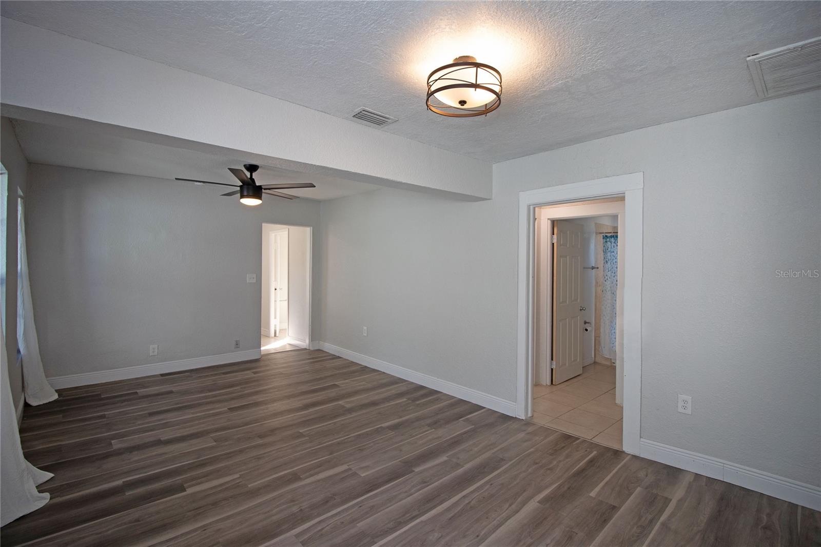 Image 12 of 38 For 2425 Auburn Street S