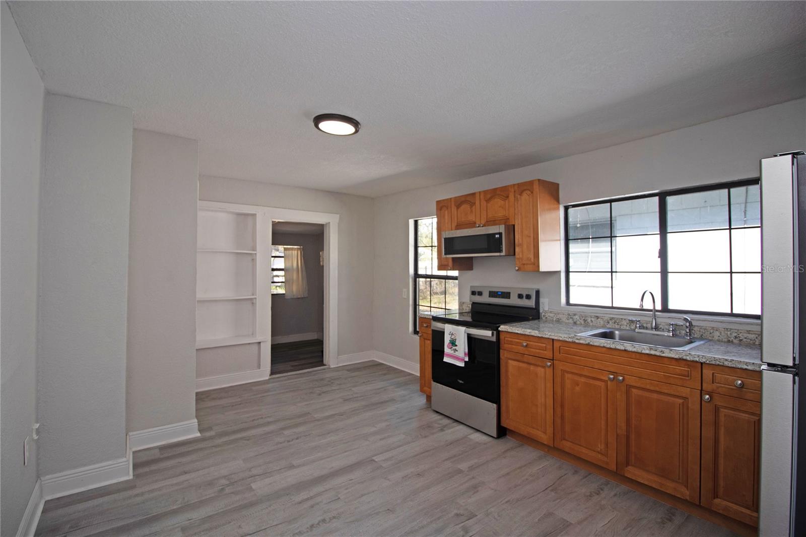 Image 13 of 38 For 2425 Auburn Street S