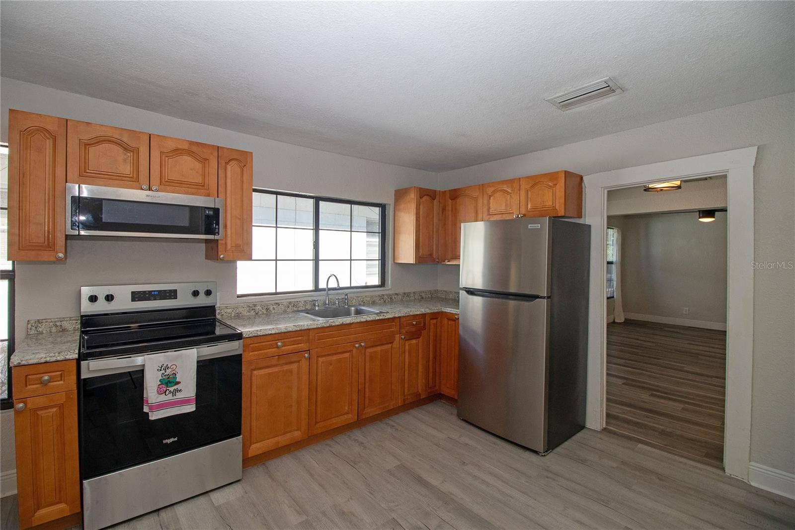 Image 14 of 38 For 2425 Auburn Street S