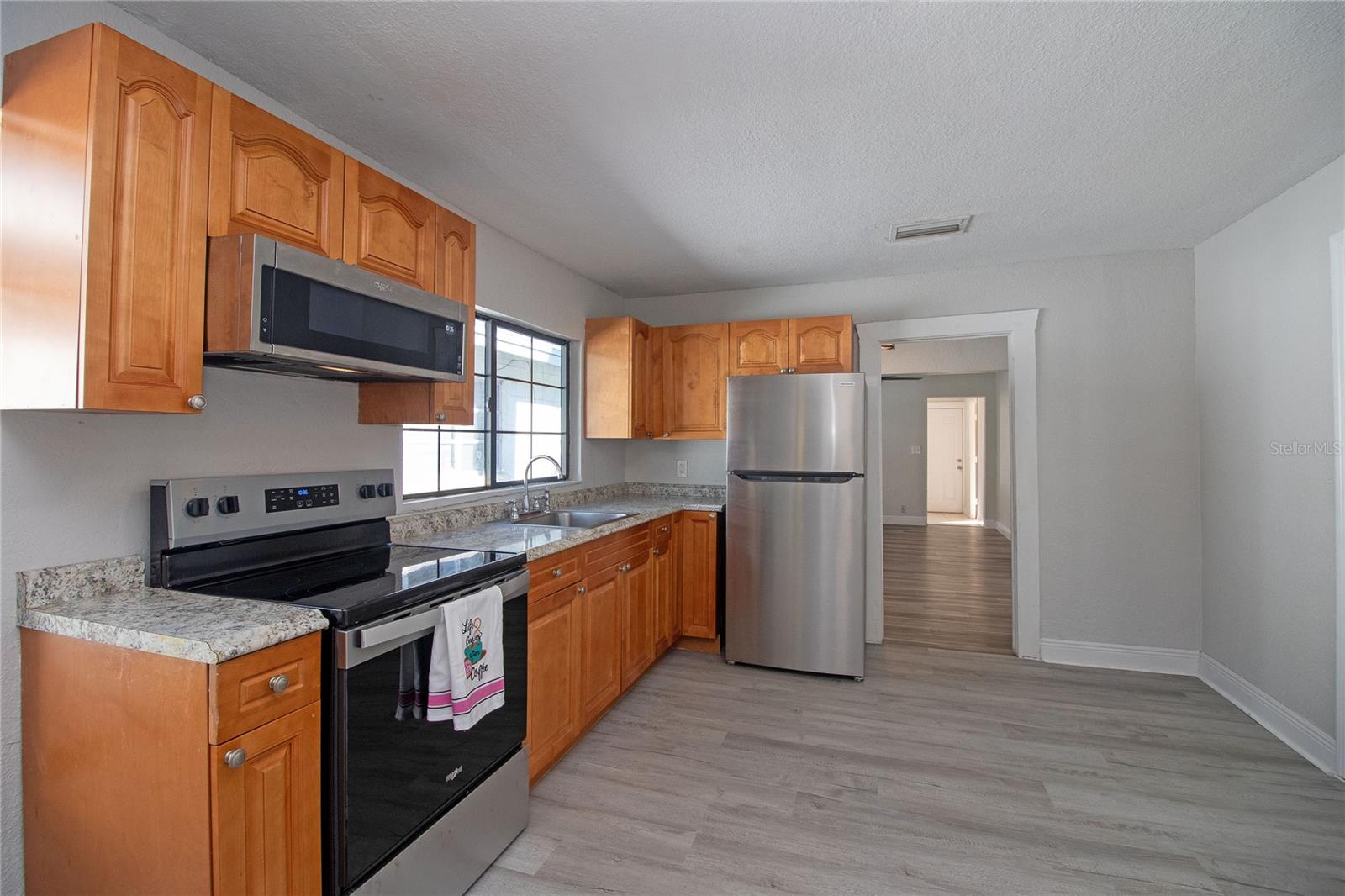 Image 15 of 38 For 2425 Auburn Street S