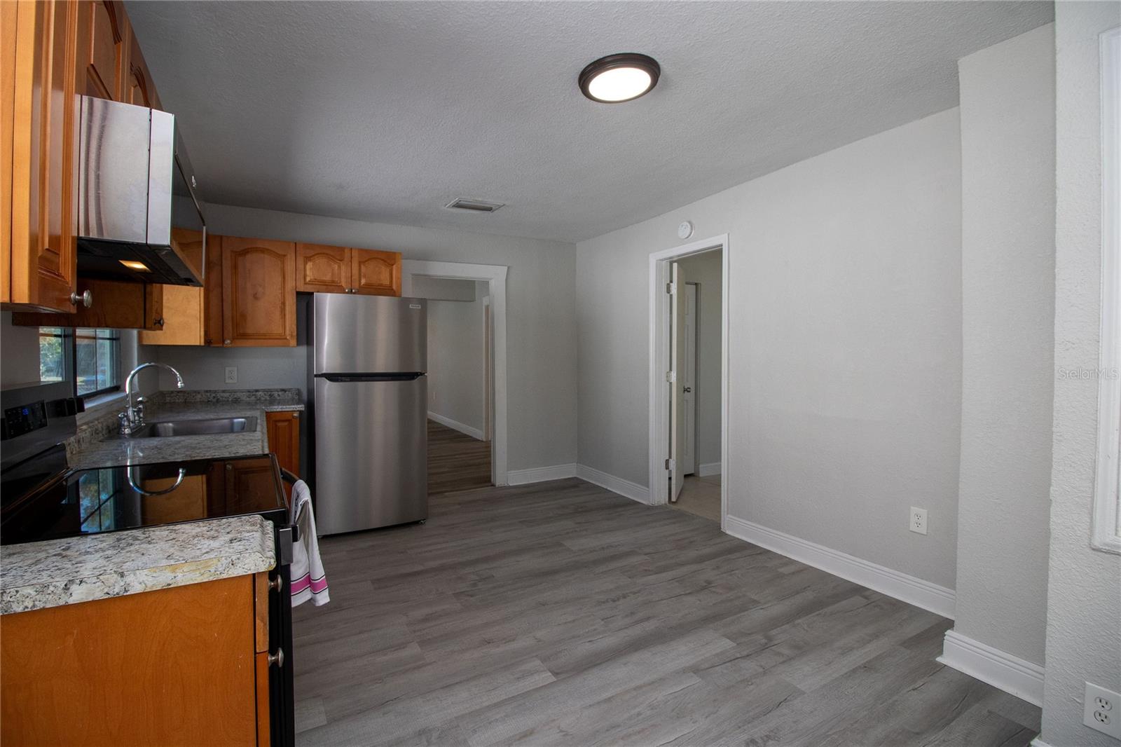 Image 16 of 38 For 2425 Auburn Street S