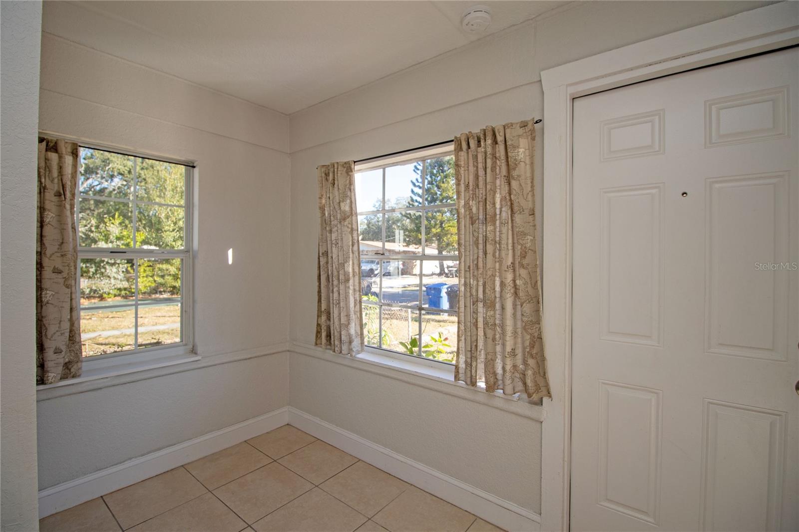 Image 2 of 38 For 2425 Auburn Street S