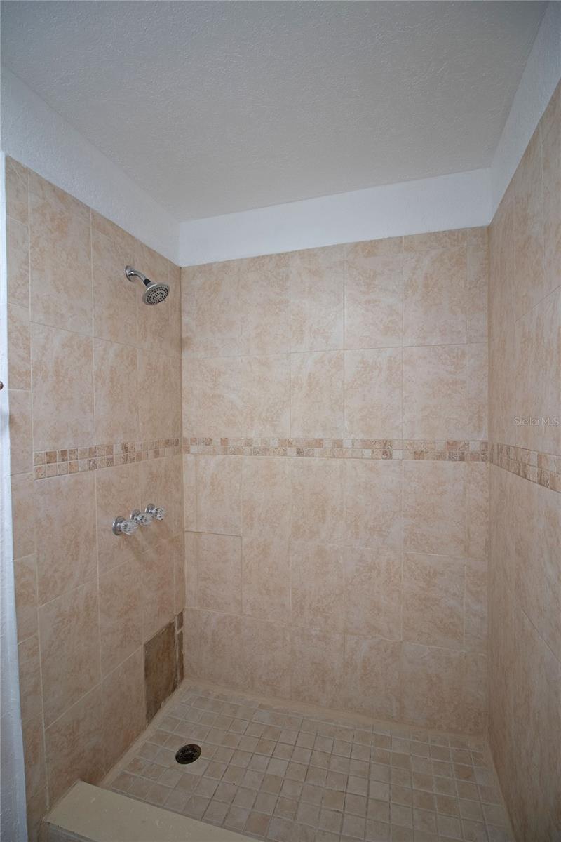 Image 23 of 38 For 2425 Auburn Street S