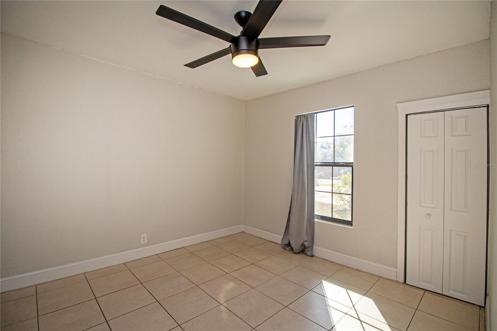 Image 25 of 38 For 2425 Auburn Street S