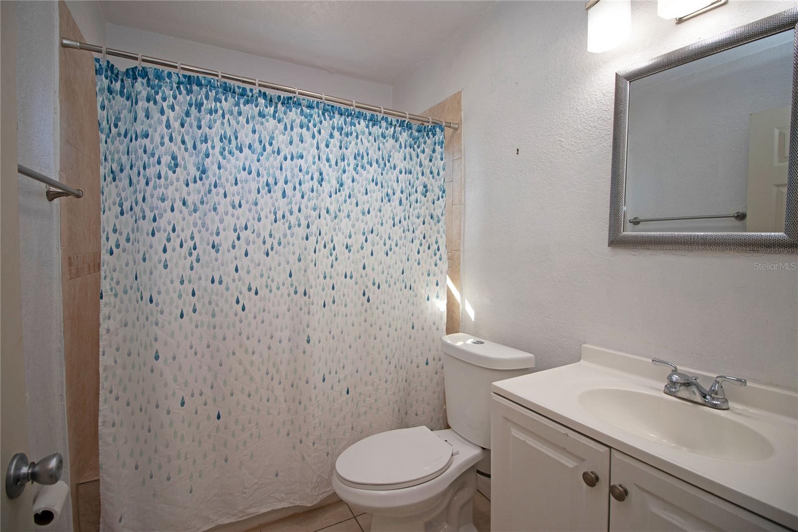 Image 29 of 38 For 2425 Auburn Street S