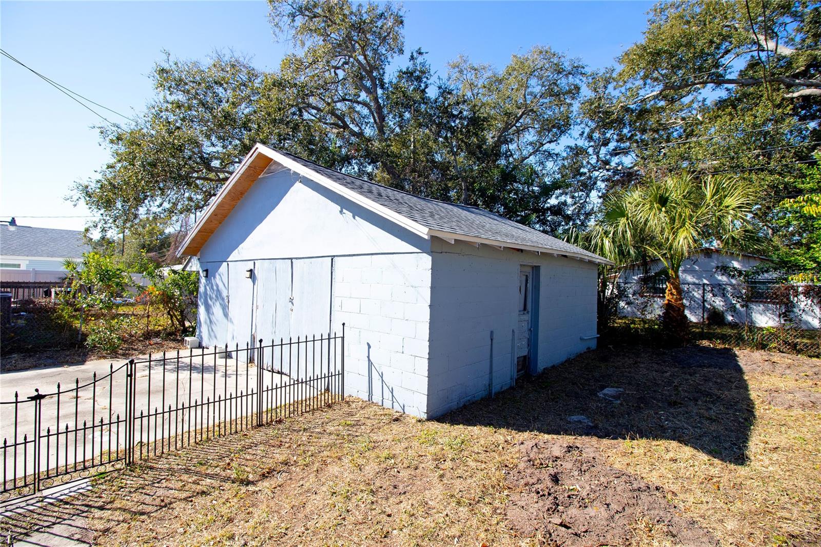 Image 31 of 38 For 2425 Auburn Street S