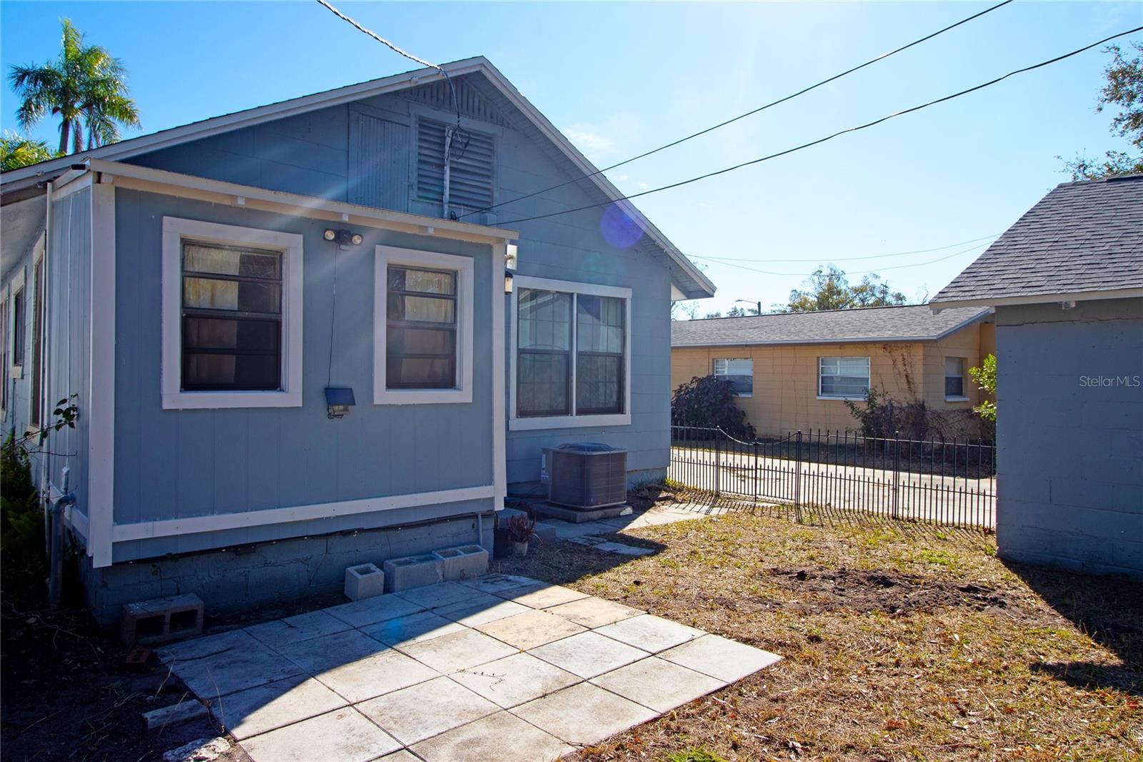 Image 33 of 38 For 2425 Auburn Street S