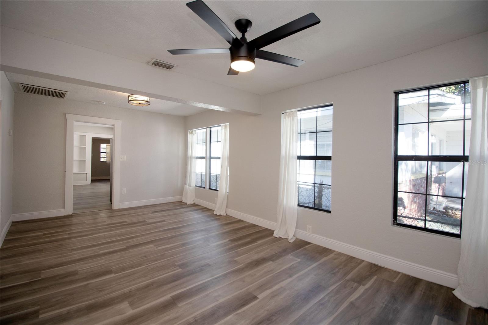 Image 8 of 38 For 2425 Auburn Street S