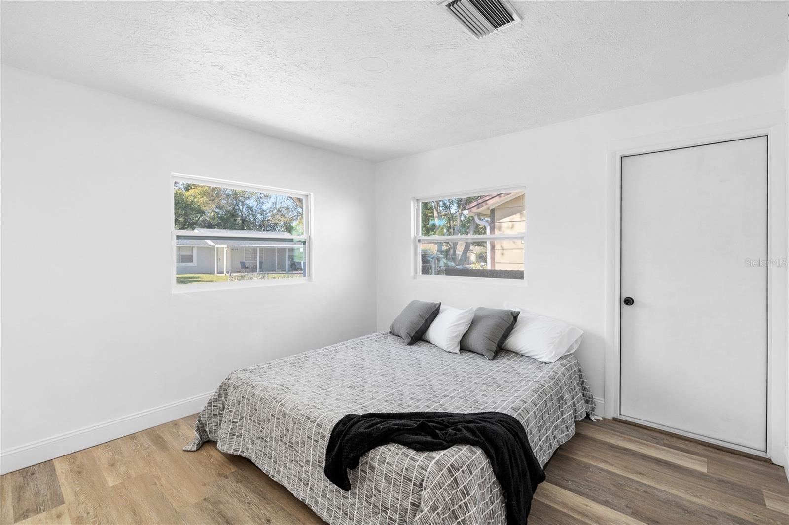 Image 14 of 35 For 4244 Mesa Drive