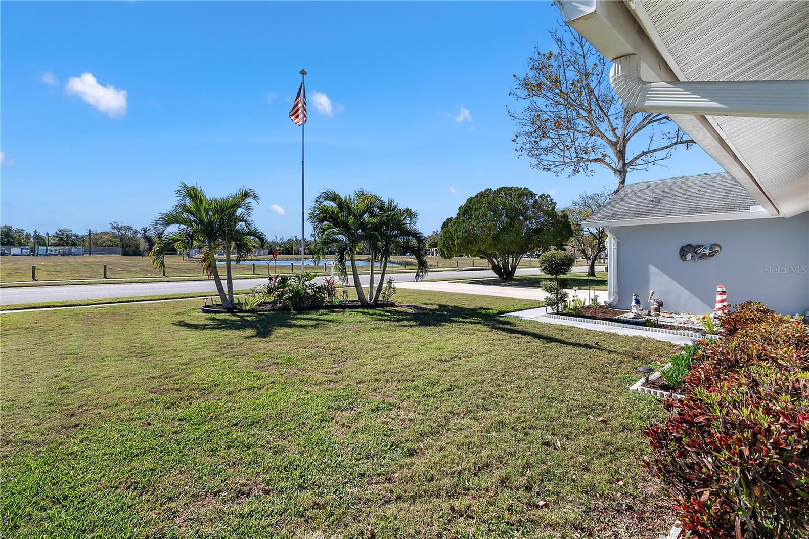 Image 5 of 39 For 8297 100th Avenue