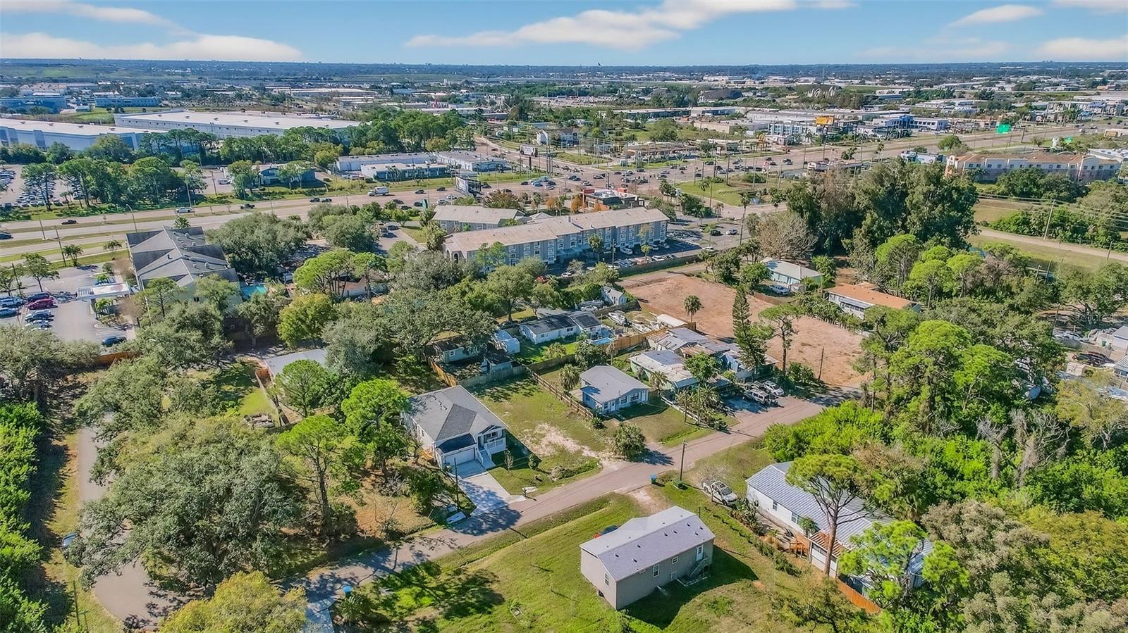 Image 17 of 20 For 3242 Roxborough Avenue