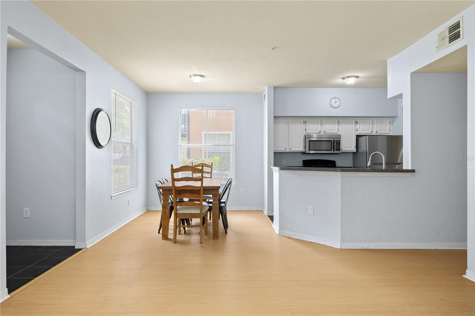 Image 10 of 27 For 6017 Westgate Drive 913