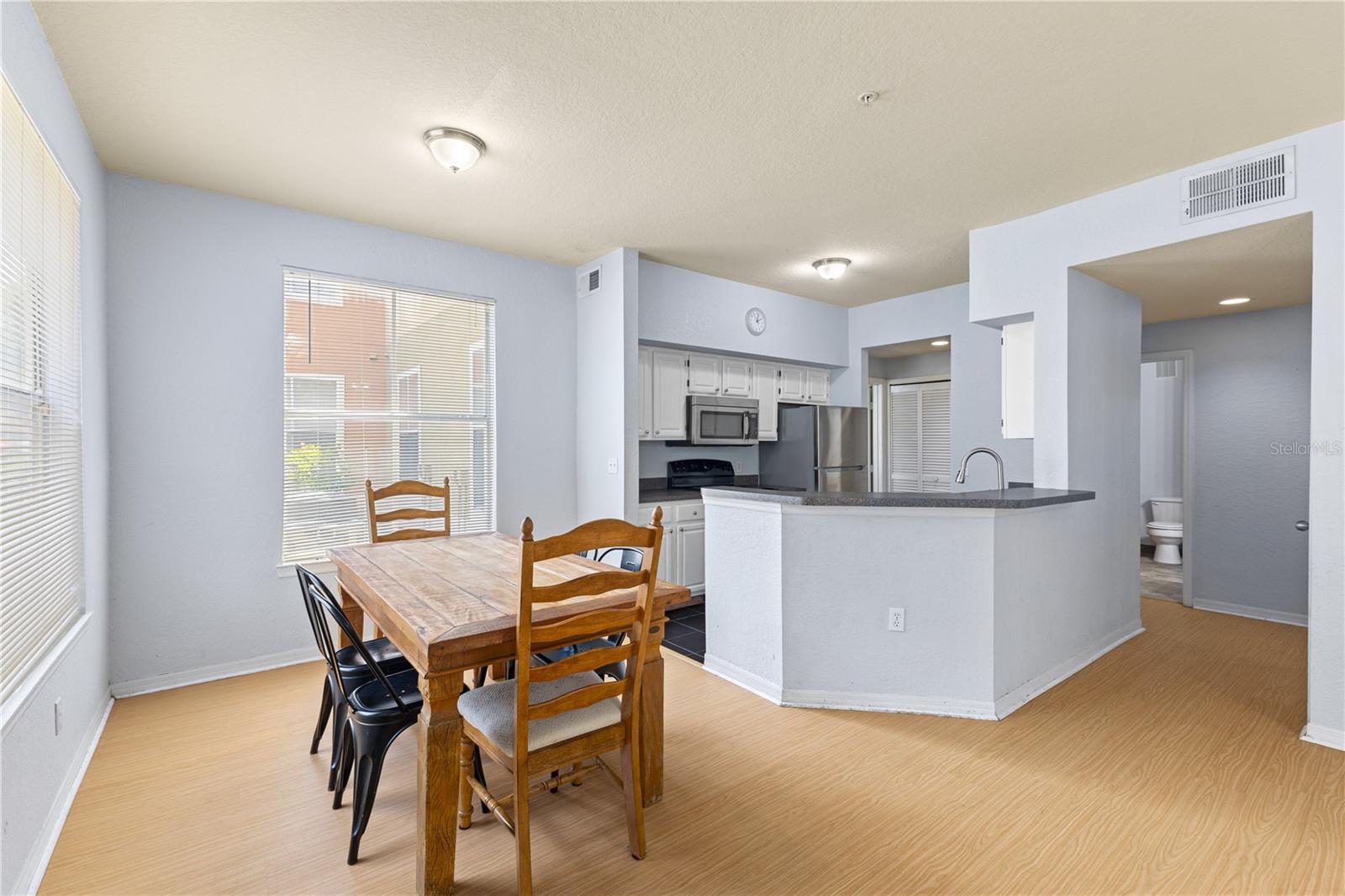 Image 11 of 27 For 6017 Westgate Drive 913