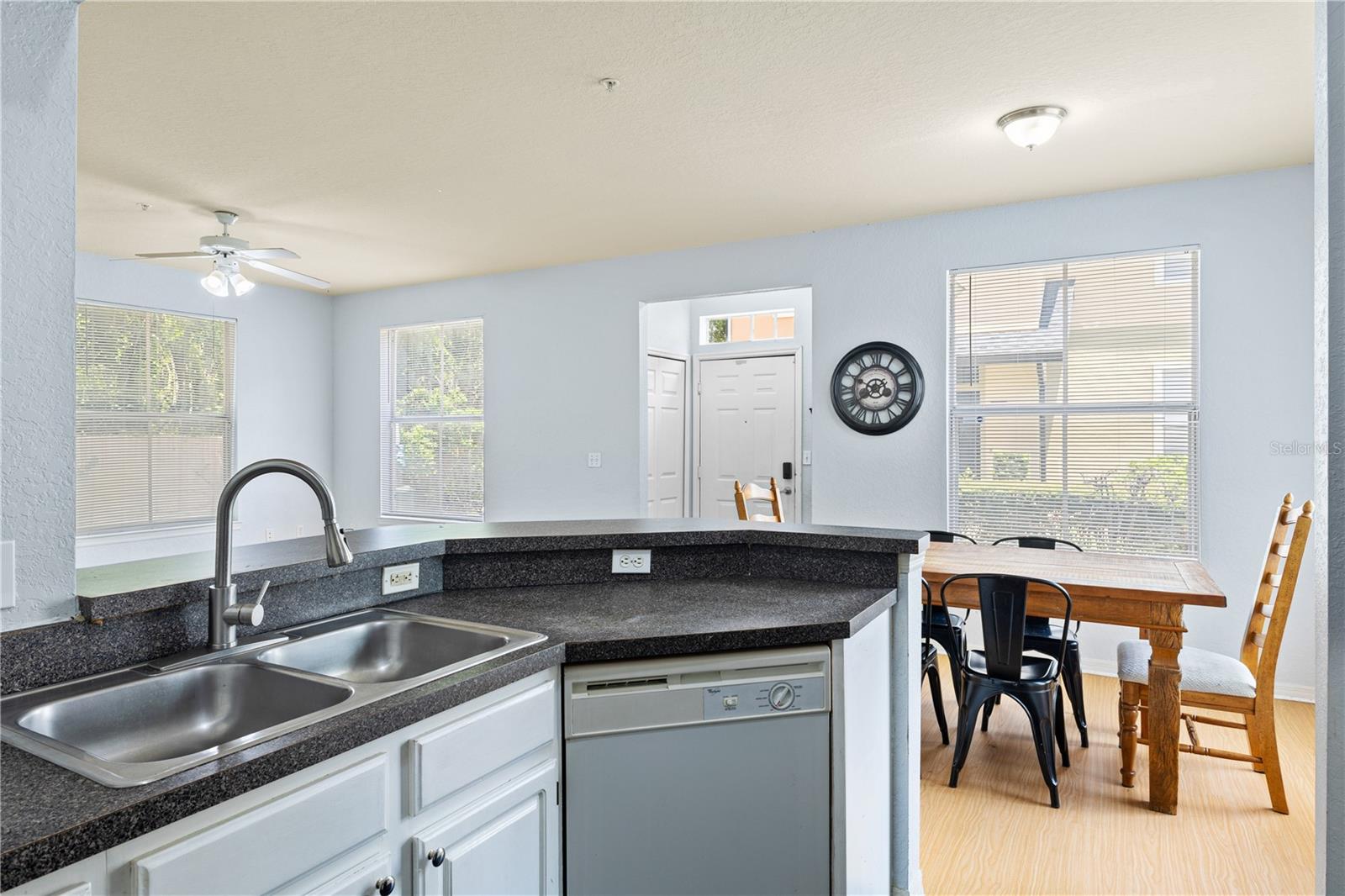 Image 15 of 27 For 6017 Westgate Drive 913