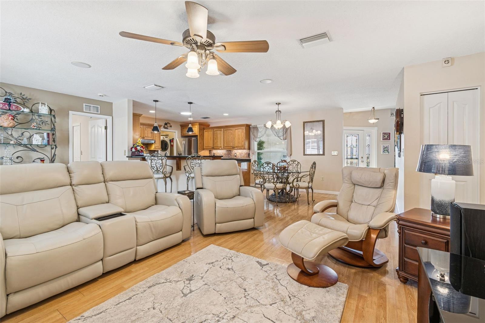 Listing photo id 13 for 11309 112th Court