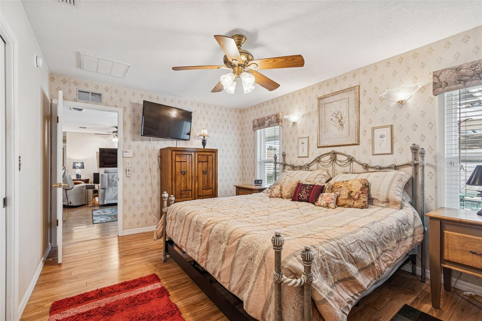 Listing photo id 16 for 11309 112th Court