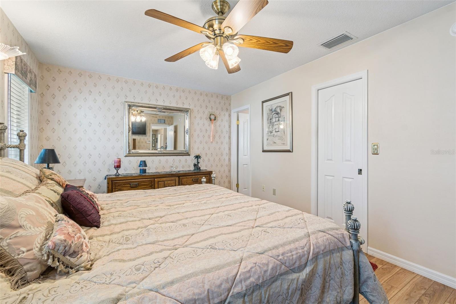 Listing photo id 18 for 11309 112th Court