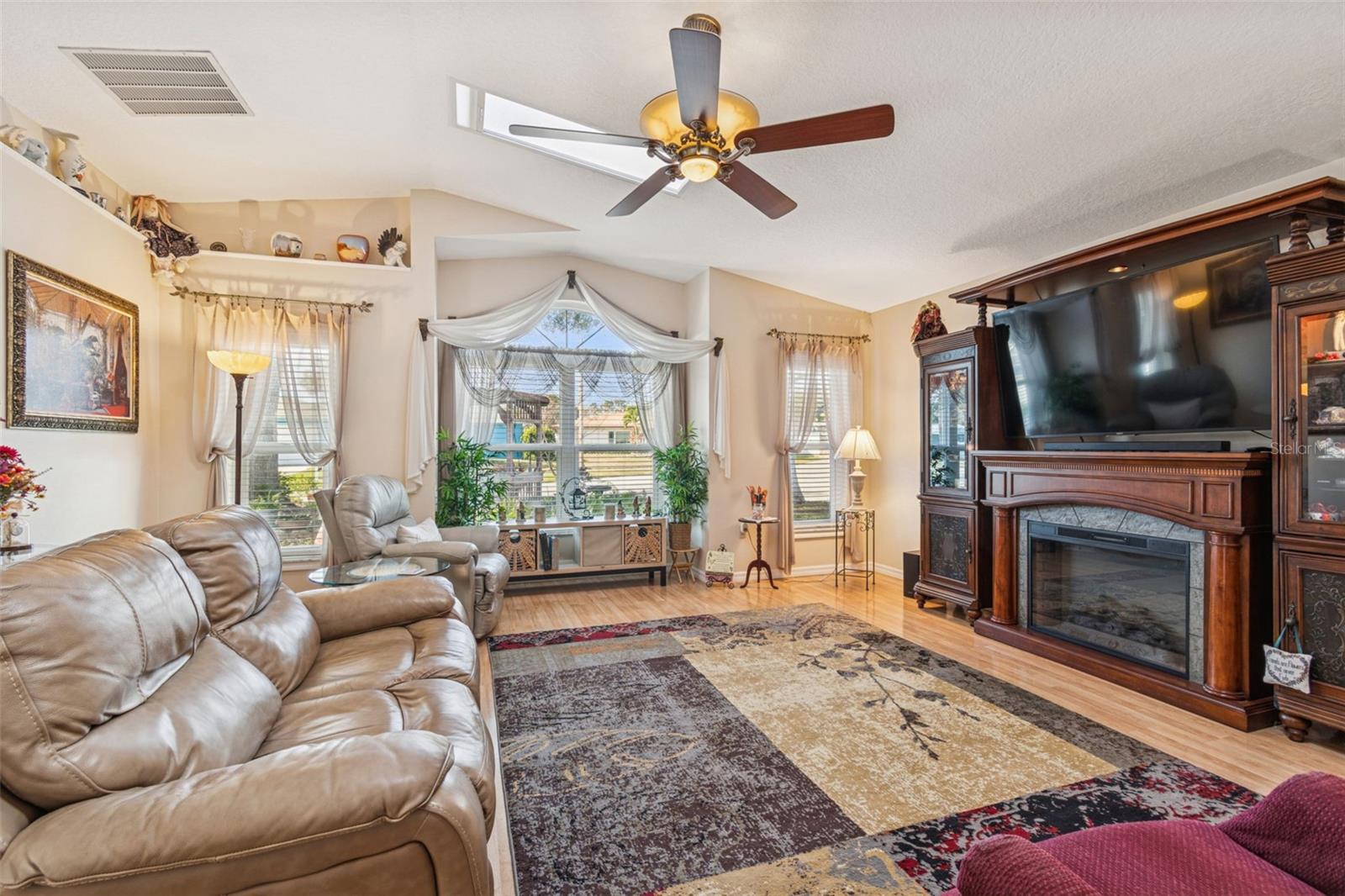 Listing photo id 2 for 11309 112th Court