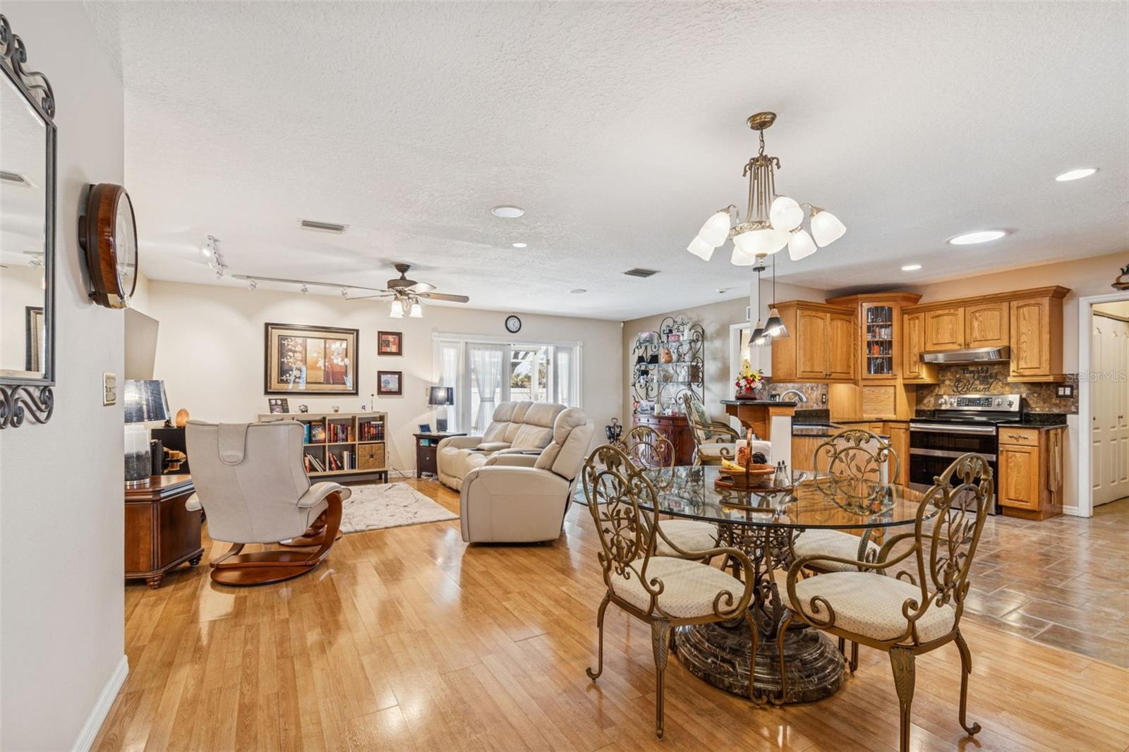 Listing photo id 7 for 11309 112th Court