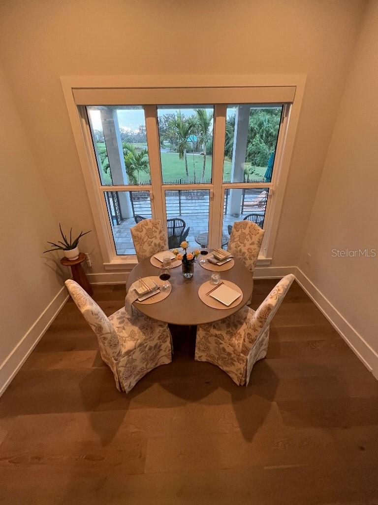 Image 11 of 27 For 790 Cordova Boulevard Ne