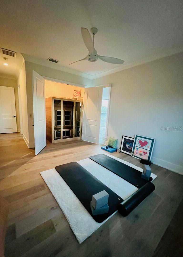 Image 13 of 27 For 790 Cordova Boulevard Ne