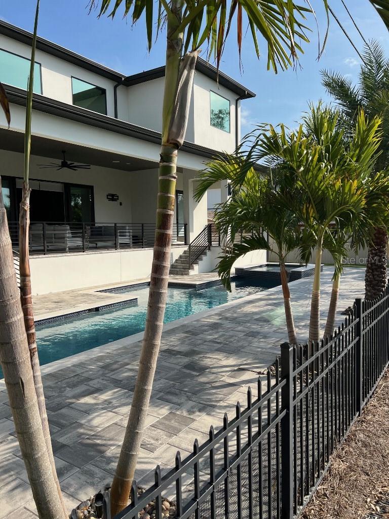 Image 17 of 27 For 790 Cordova Boulevard Ne