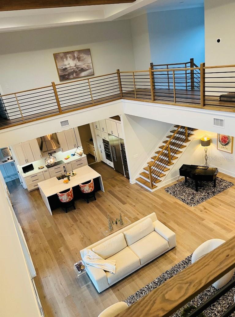 Image 2 of 27 For 790 Cordova Boulevard Ne