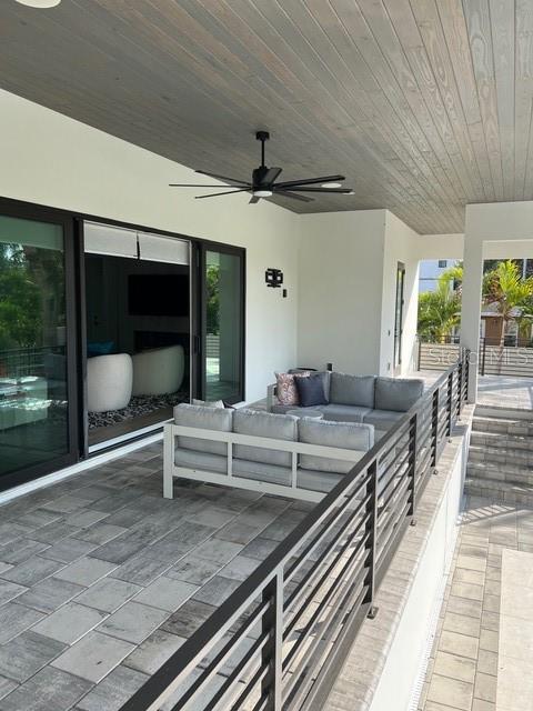 Image 21 of 27 For 790 Cordova Boulevard Ne