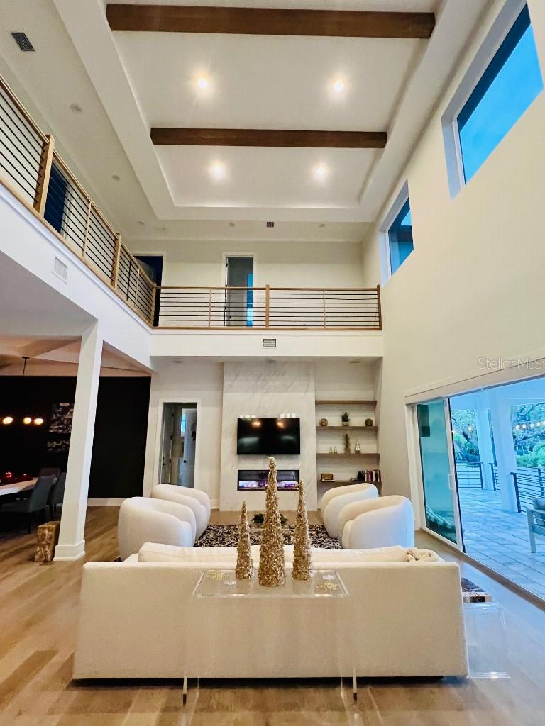 Image 3 of 27 For 790 Cordova Boulevard Ne