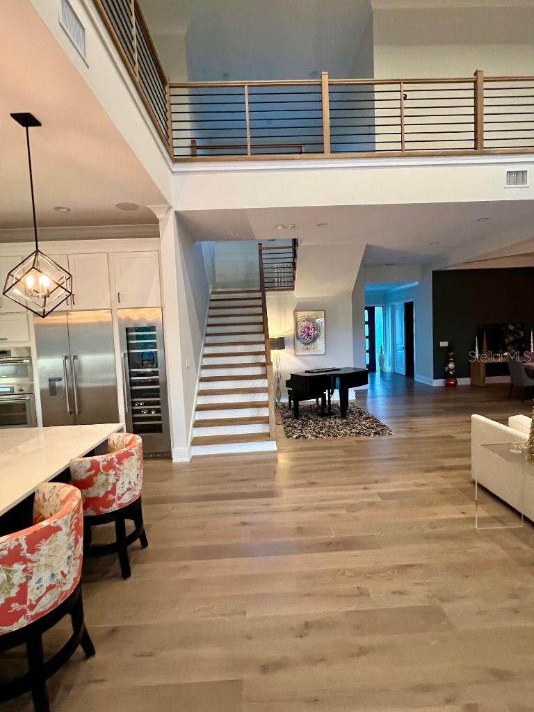 Image 4 of 27 For 790 Cordova Boulevard Ne