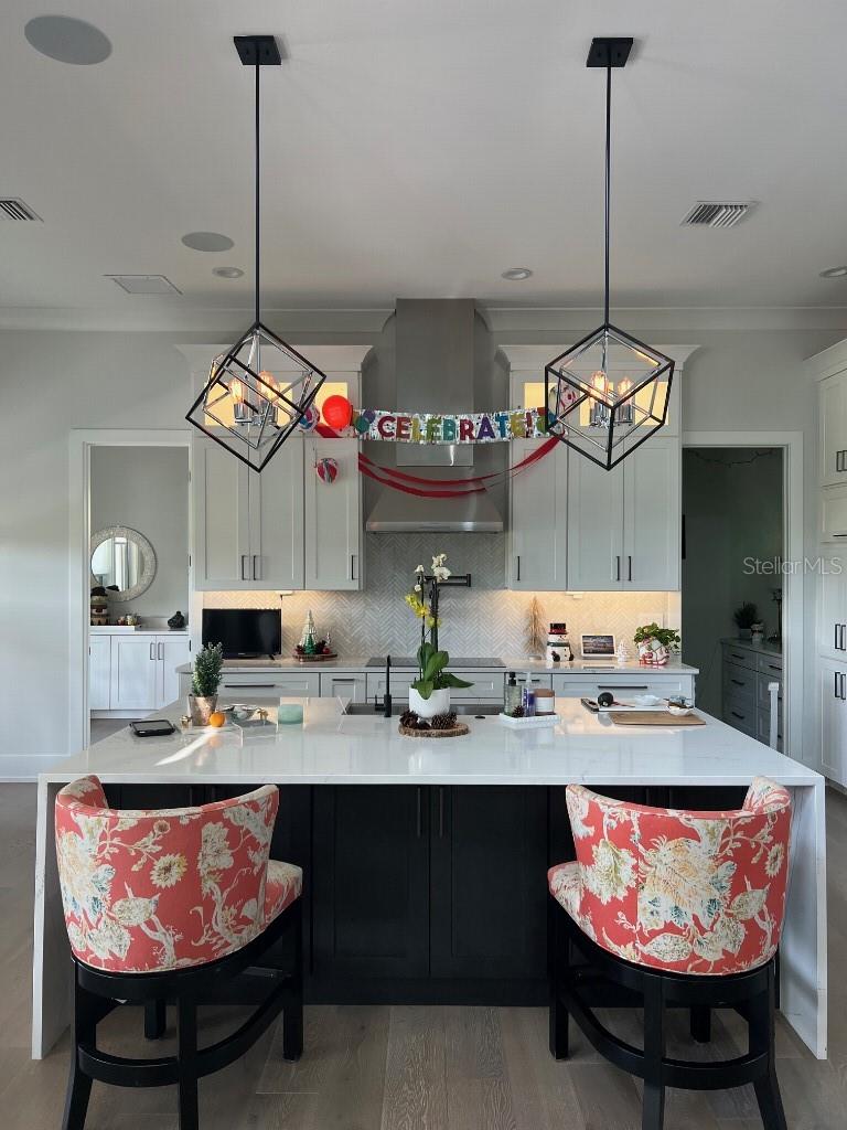 Image 5 of 27 For 790 Cordova Boulevard Ne