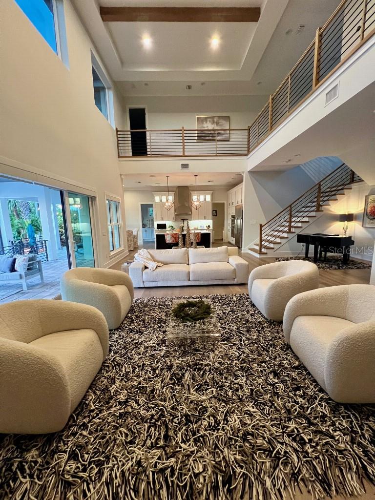 Image 7 of 27 For 790 Cordova Boulevard Ne