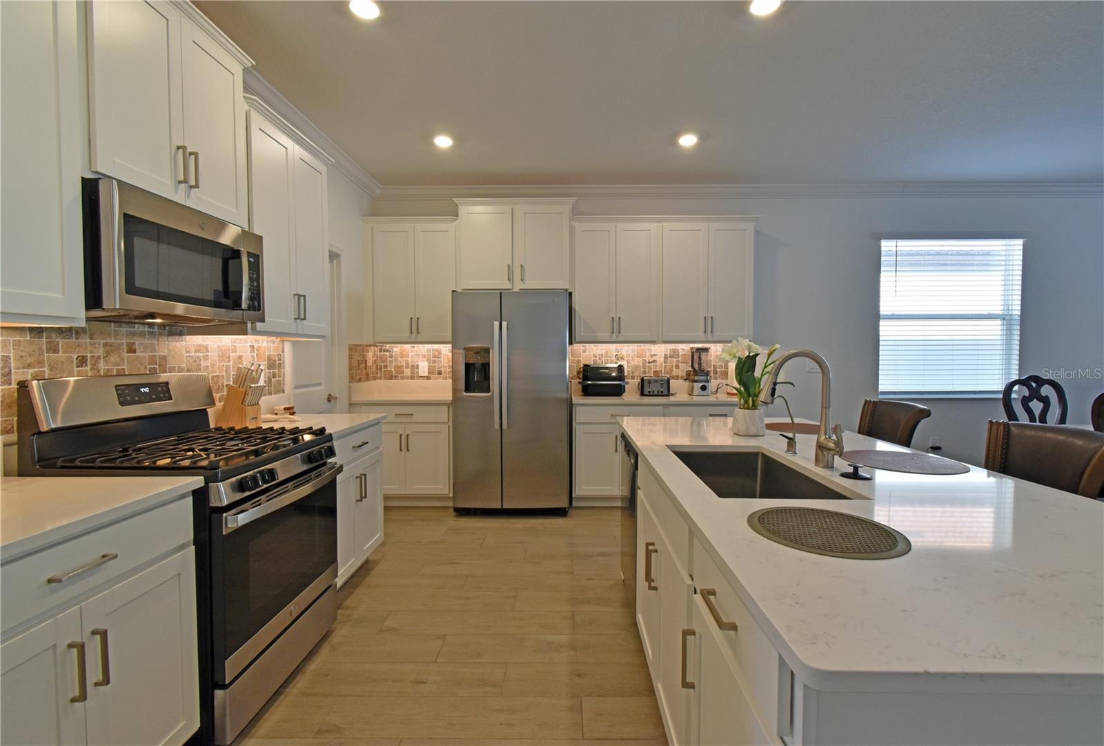 Image 12 of 45 For 17304 Banded Gold Lane