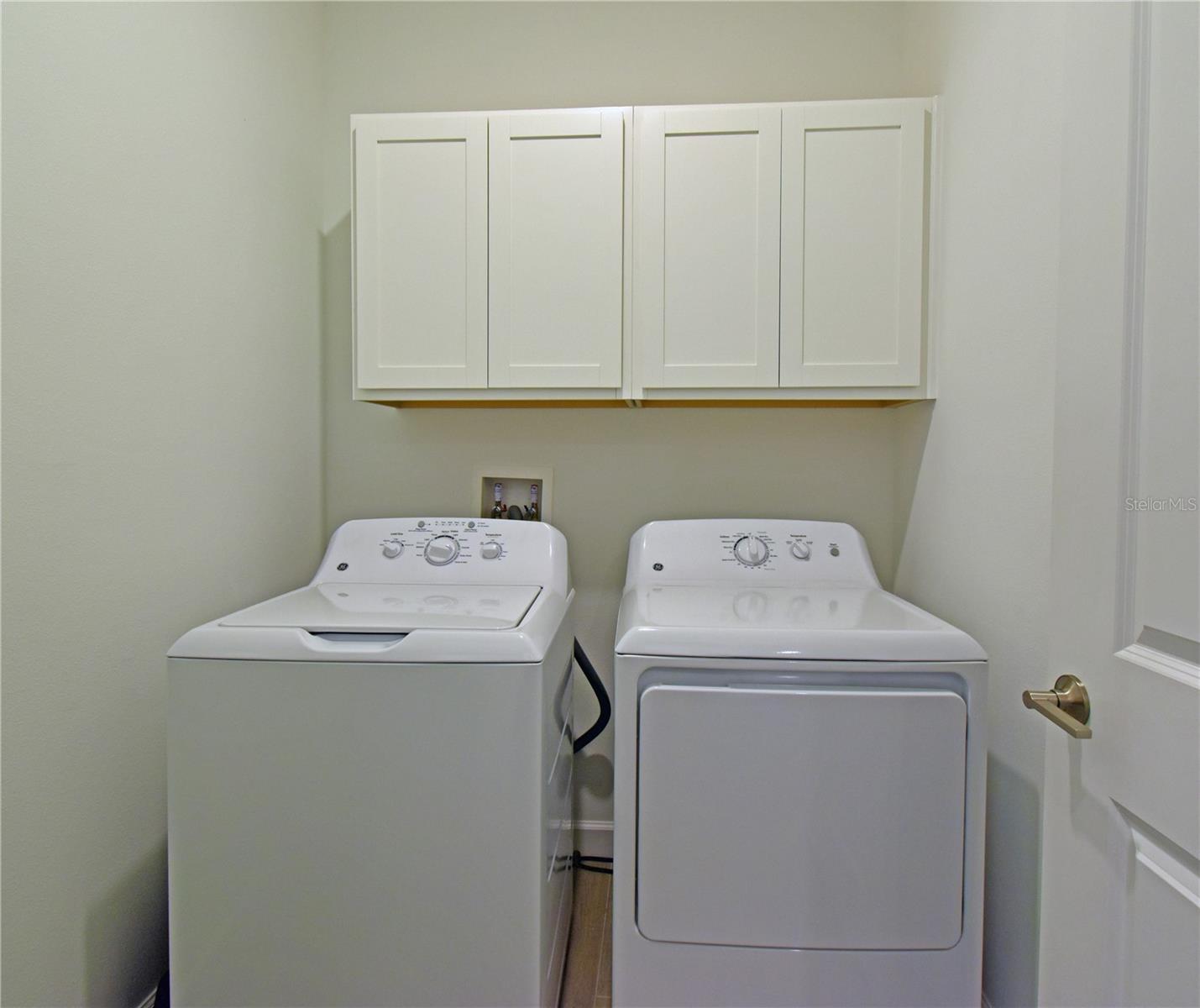 Image 26 of 45 For 17304 Banded Gold Lane