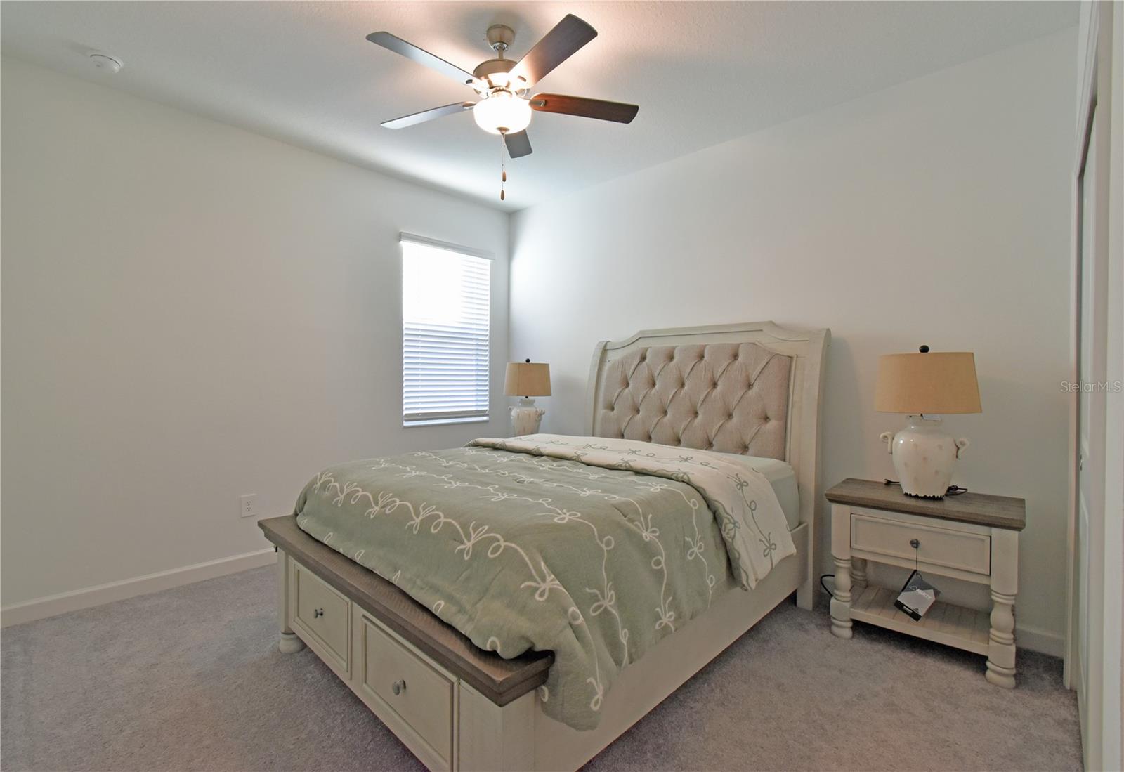 Image 27 of 45 For 17304 Banded Gold Lane