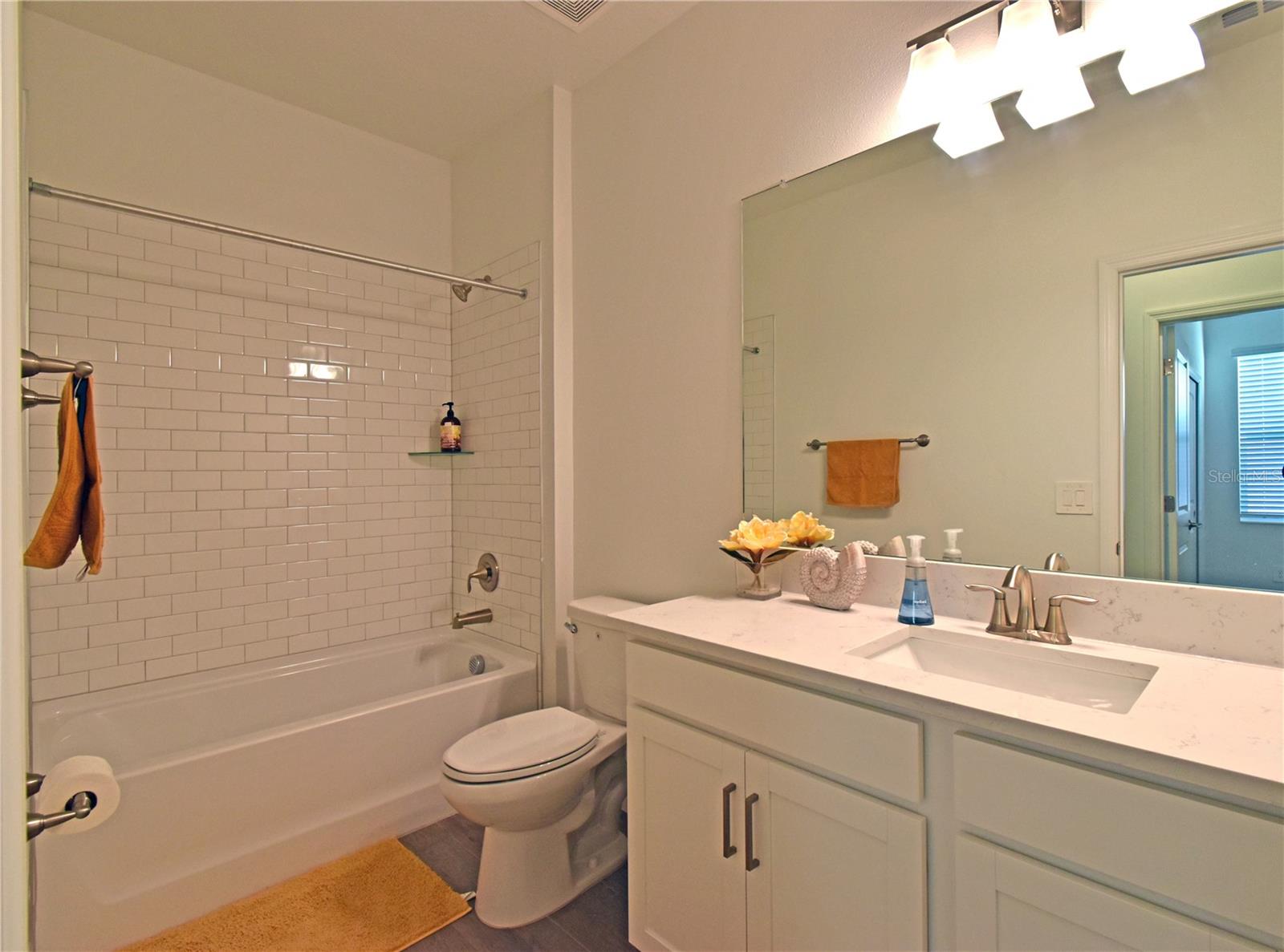 Image 30 of 45 For 17304 Banded Gold Lane