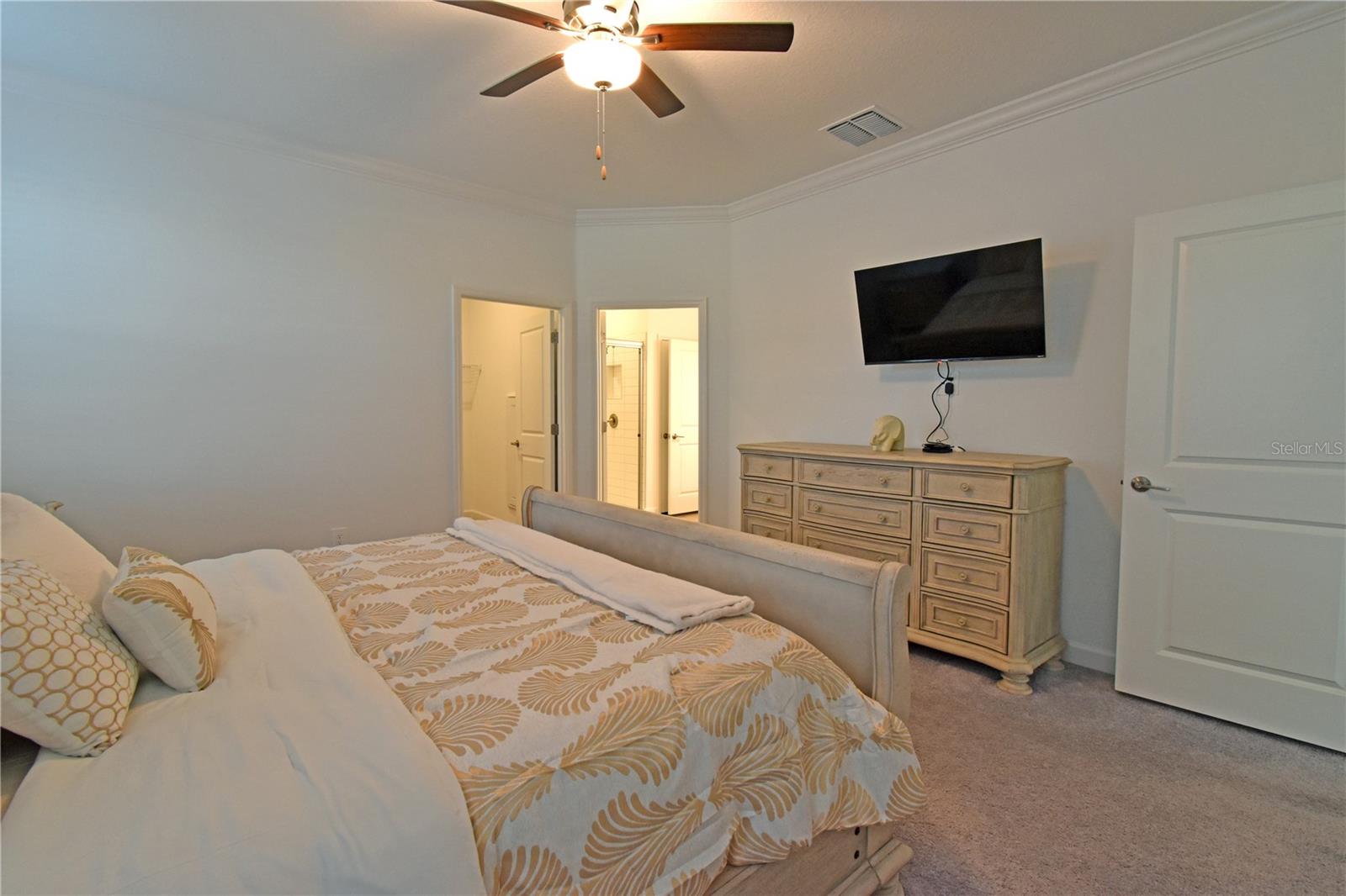 Image 36 of 45 For 17304 Banded Gold Lane